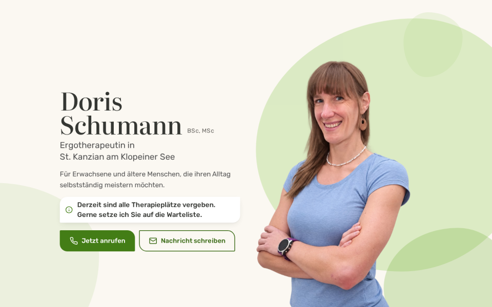 Startseite: Doris Schumann, Ergotherapeutin in St. Kanzian am Klopeiner See, mit Porträtfoto, Hinweis auf die Warteliste und den Knöpfen „Jetzt anrufen" und „Nachricht schreiben"